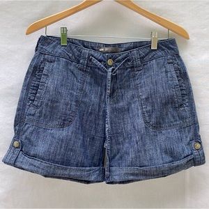 LEVI STRAUSS WOMEN’s SHORTS SIZE 27